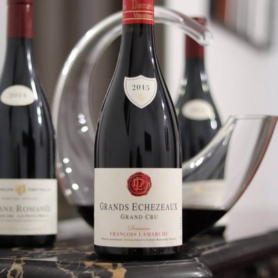 Dégustation privée d'un Grand Cru Grand Échezeaux lors d'un cours d'œnologie à Beaune.