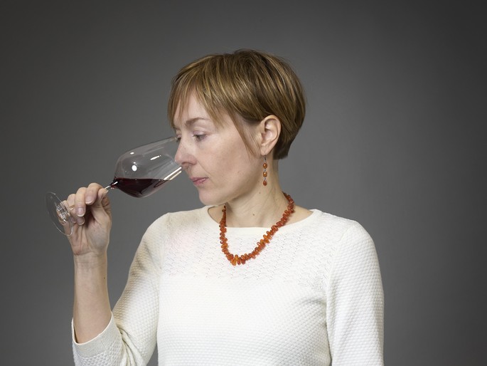 Céline shares her approach to the Pinot Noir Tasting experience in Beaune.
