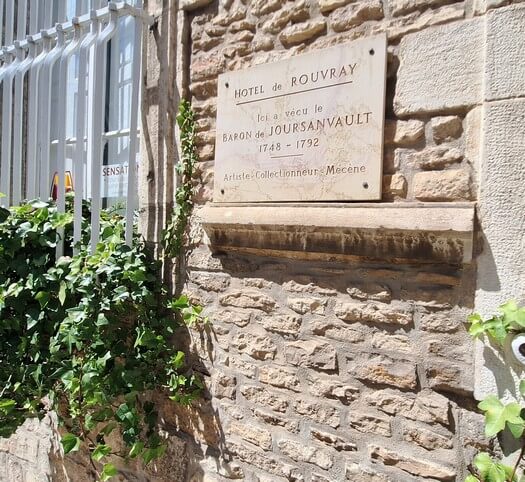 Les salles de dégustation de Sensation Vin se situe au centre ville historique de Beaune, à l'intérieur de l'Hôtel de Rouvray.