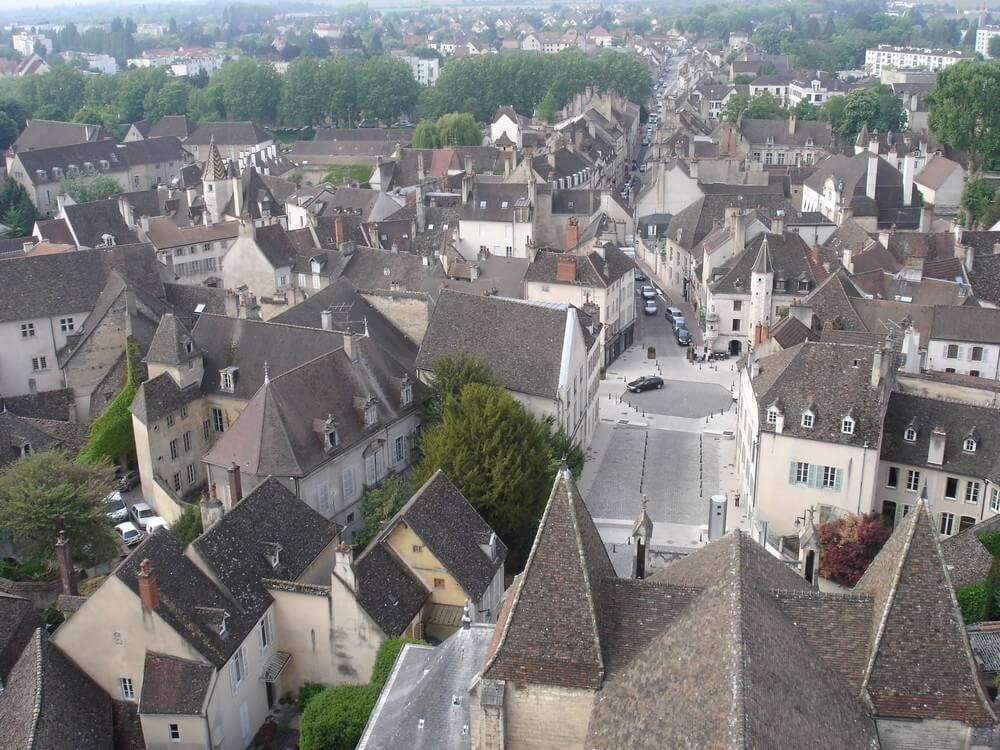Photo de la ville de Beaune et son castrum prise du haut du clocher de la Collégiale Notre Dame