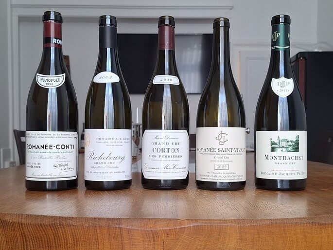 Sélection de grands vins de Bourgogne comprenant Romanée-Conti, Richebourg, Corton Grand Cru, Romanée-Saint-Vivant et Montrachet dans le cadre de la dégustation Les Exceptionnels.