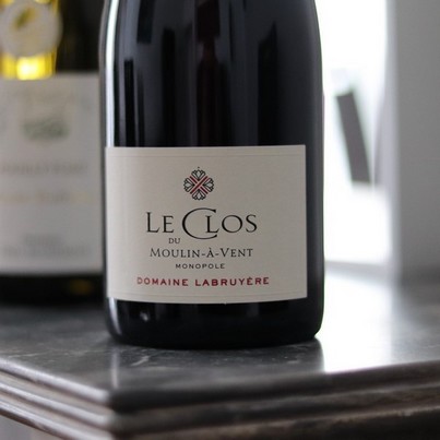 8 vins sont dégustés lors du cours, notamment un Moulin-à-Vent produit dans le nord du Beaujolais.