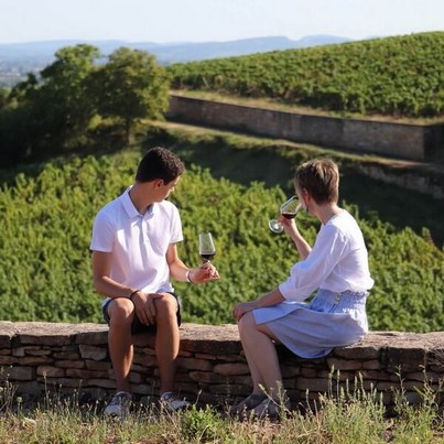 A tasting of 6 red wines with 2 grand cru  is included during the wine tour "From Corton to Chambertin".
