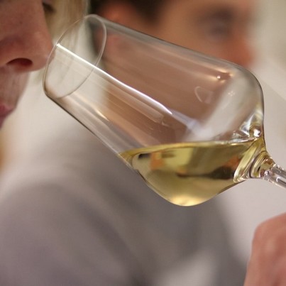 At Sensation Vin, you taste blind and improve quickly your way to smell and taste.